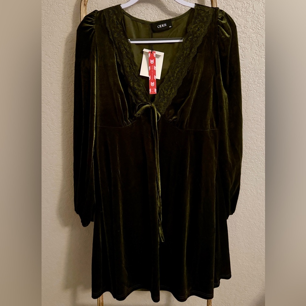 VELVET V-NECK SOLID LACE TRIM KNOTTED MINI DRESS